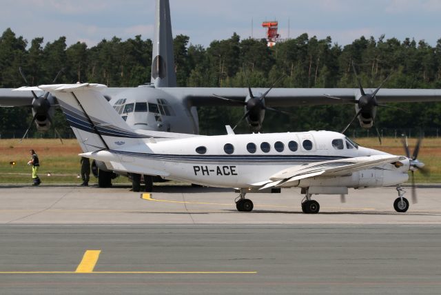 Beechcraft Super King Air 300 (PH-ACE)
