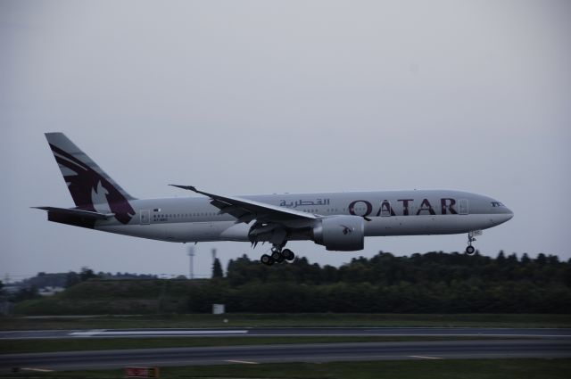 Boeing 777-200 (A7-BBC) - Approach to Narita Intl Airport Rwy16L on 2013/05/06