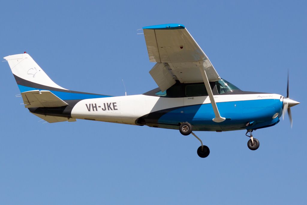 VH-JKE — - Landing from BHS 