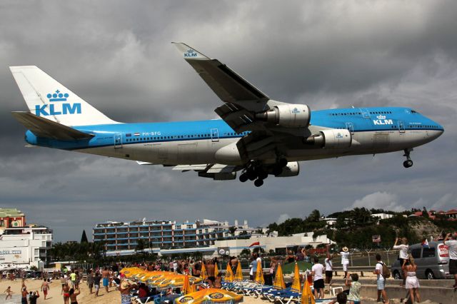 Boeing 747-400 (PH-BFG) - Over famous Maho Beach