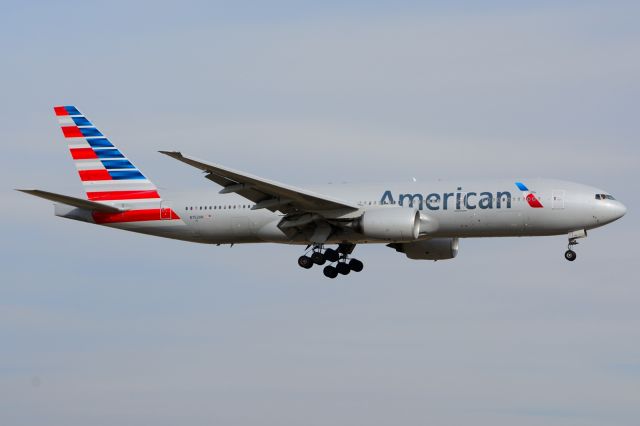 Boeing 777-200 (N752AN) - American - N752AN - B777-200 - Arriving KDFW 01/31/2014