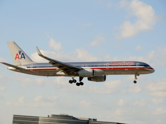 Boeing 757-200 (N673AN)