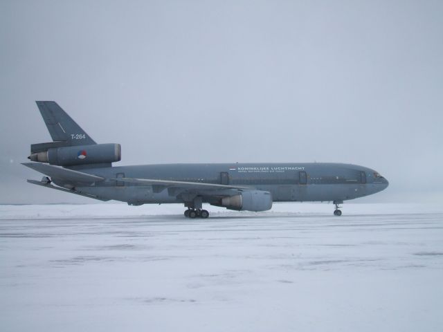 T264 — - Taxiing to South Ramp, Goose Airport NL. April 15/09