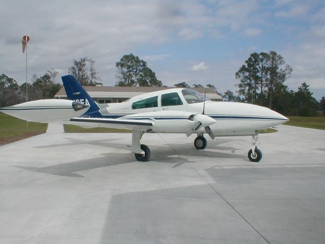 Cessna 310 (N8EA)