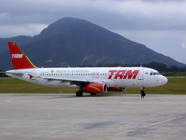 Airbus A320 (PR-MAD) - Airbus A320-232 ( cn 1771 ) Florianopolis - Hercilio Luz (FLN / SBFL), Brazil