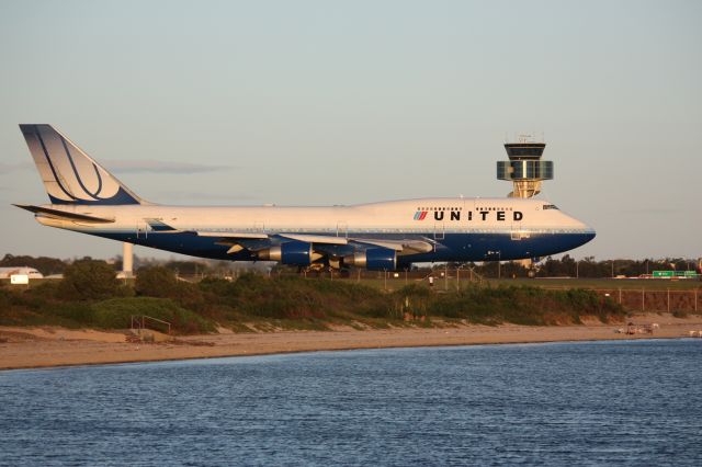 Boeing 747-400 (N118UA)