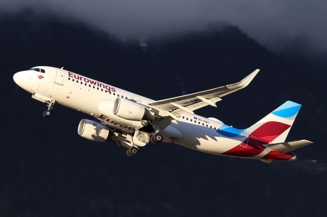 Airbus A320 (9H-EWH)