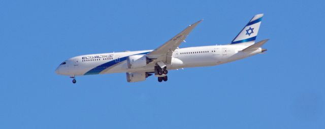 Boeing 787-9 Dreamliner (4X-EDJ) - NEWARK INTERNATIONAL AIRPORT-NEWARK, NEW JERSEY, USA-FEBRUARY 07, 2024: Seen by RF, at approximately 1420 hours, shortly before landing, was El Al flight 1027,from Tel Aviv's Ben Gurion International Airport.