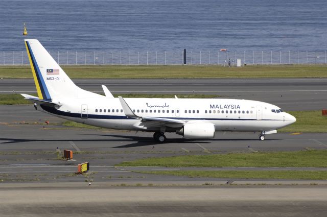 Boeing 737-700 (M5301) - Taxing at Haneda Intl Airport on 2012/10/05 "VIP Flight"