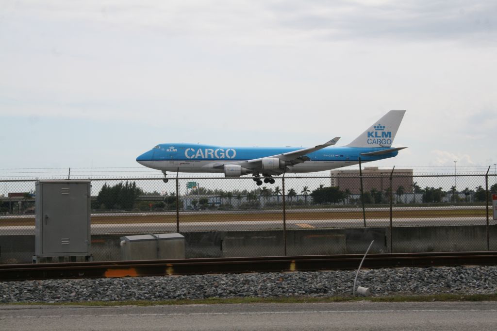 Boeing 747-400 (PH-CKB) - Landing at Miami