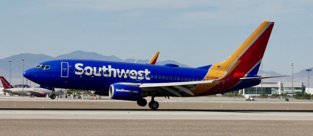 Boeing 737-700 (N795SW) - Please change the size to full screen to decrease the blurriness.