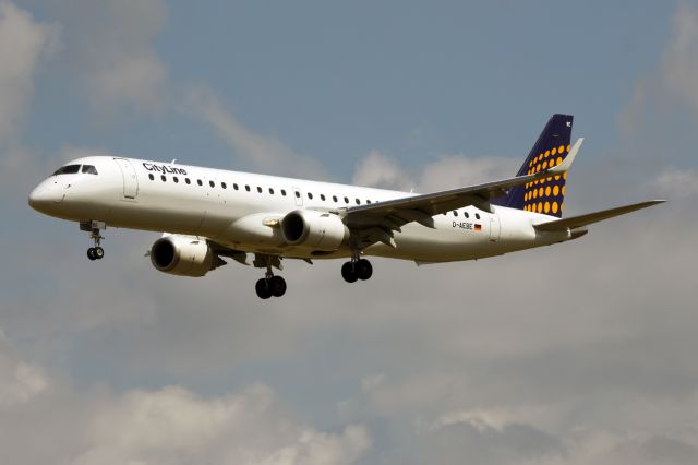 BOEING 737-300 (D-AEBE)