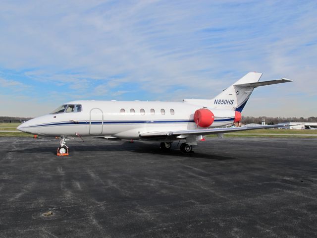 Hawker 800 (N850HS) - A very good business jet with a stand up cabin.