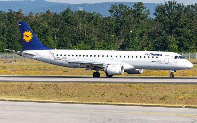 Embraer ERJ-190 (D-AECH)