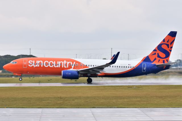 Boeing 737-800 (N830SY) - Sun Country Airlines Boeing 737-83N(WL) departing YYC on Sept 9.