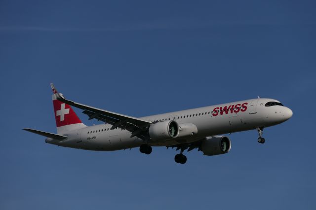 Airbus A321neo (HB-JPD) - Landing on RWY14 (30th Dec 2023)