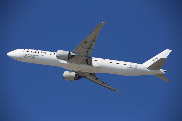 BOEING 777-300ER (9V-SWI)