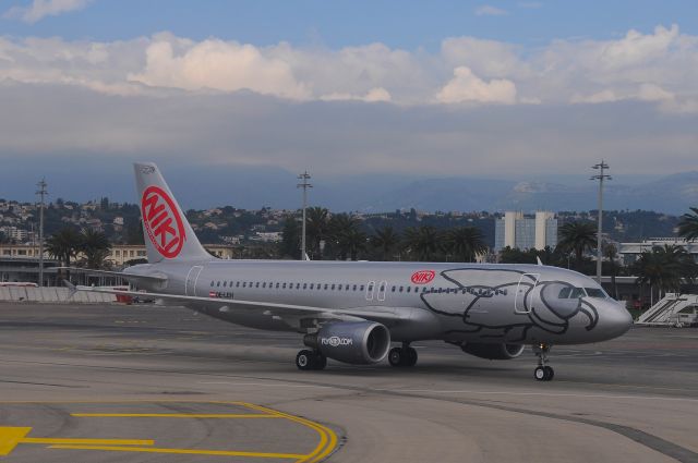 Airbus A320 (OE-LEH)