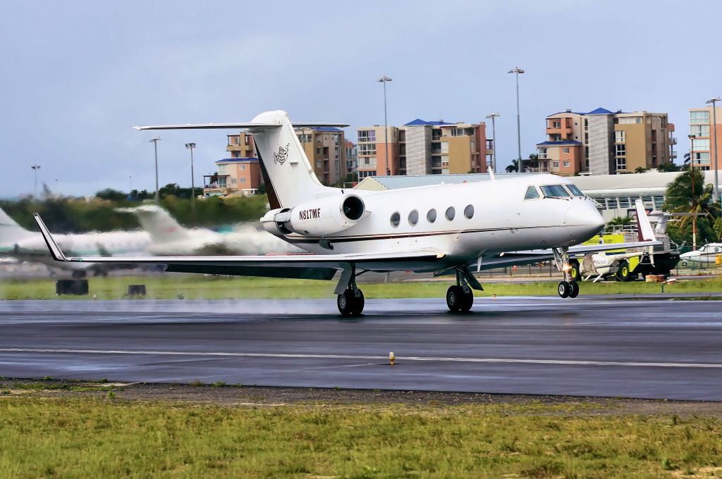 Beechcraft Duke (EFT656)