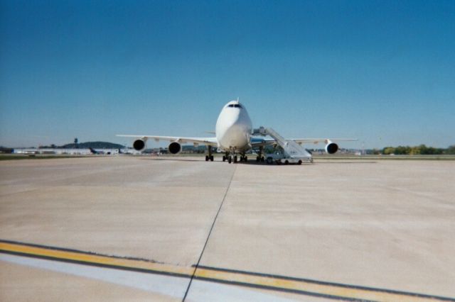 Boeing 747-200 (A6-GDP) - From the Dubai Royal AIr Wing, in Louisville for a horse charter this aircraft was used exclusively for transporting the horses for the Sultan of Dubai.