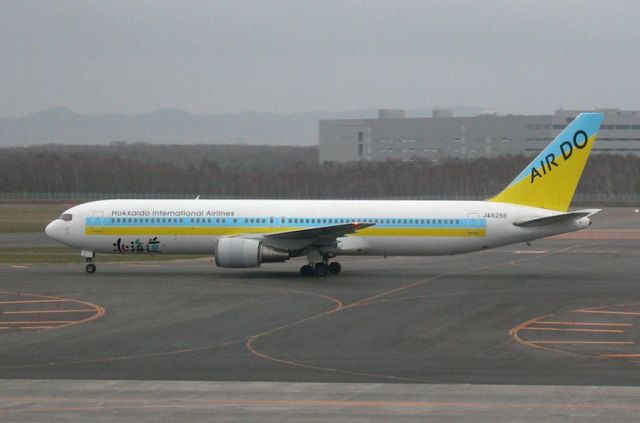 BOEING 767-300 (JA8258) - 2006-04-30