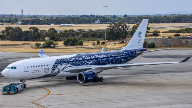 Airbus A330-200 (CS-TQW)