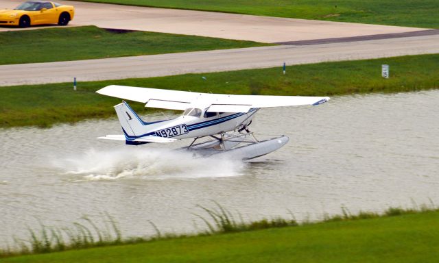 Cessna Skyhawk (N92873) - Splash and goes in the sealane - KDWH