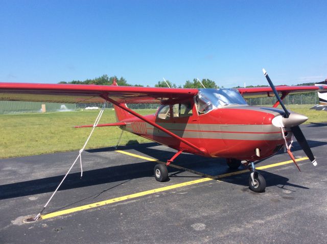 Cessna Skyhawk (N2821U)