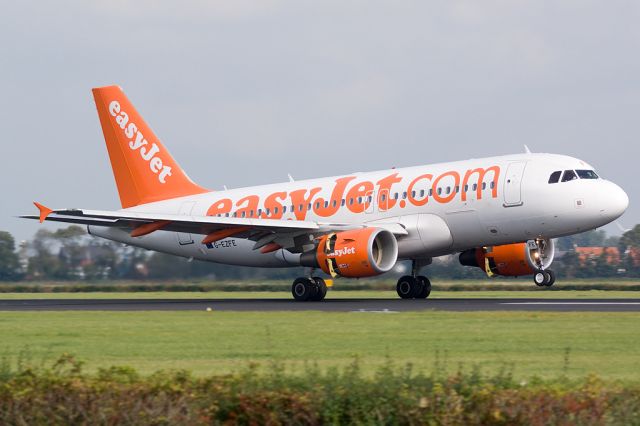 Airbus A319 (G-EZFE)