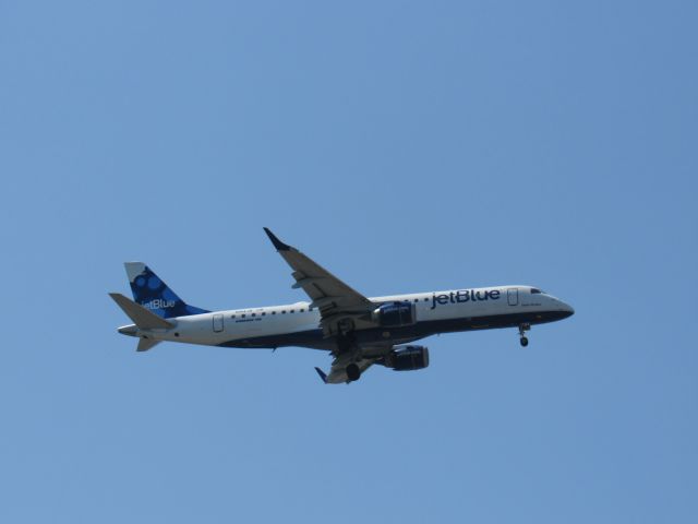 Embraer ERJ-190 (N184JB)