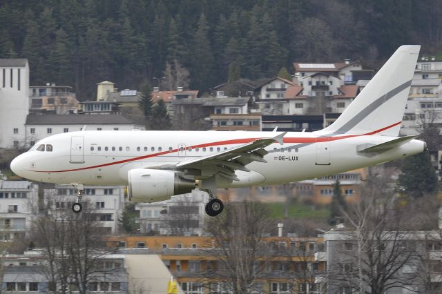 Airbus A318 (OE-LUX)