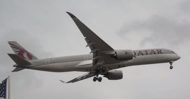 Airbus A350-900 (A7-ALG) - Qatar A359 on final approach for 22L into Boston, MA