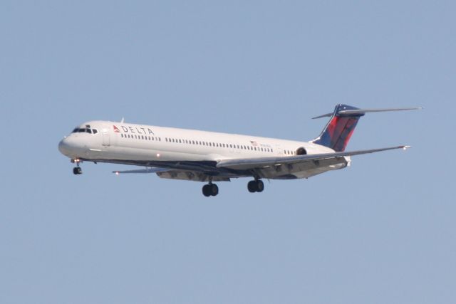 McDonnell Douglas MD-88 (N963DL) - Delta Flight 1678 on arrival to Runway 32 at Sarasota-Bradenton International Airport