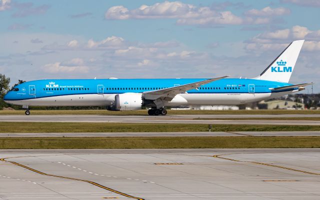 BOEING 787-10 Dreamliner (PH-BKF)