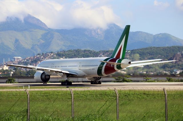 Boeing 777-200 (EI-FNI)