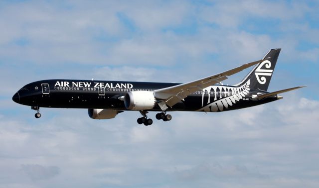 Boeing 787-9 Dreamliner (ZK-NZE) - Short Final To Rwy 16R