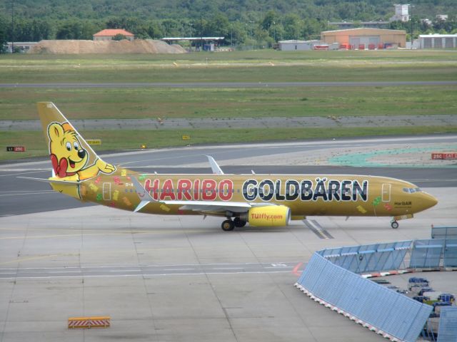 Boeing 737-800 (D-ATUD) - B737-800(WL) der Tuifly mit der Reg D-ATUD (dauerhafte Sonderlackierung HARIBO Goldbären) auf dem Vorfeld T2 des Airport FRA. Foto vom 24.05.2014.