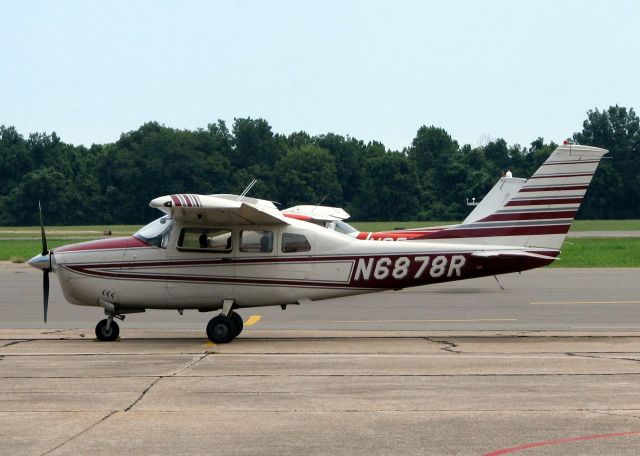 Cessna Centurion (N6878R) - At Downtown Shreveport.