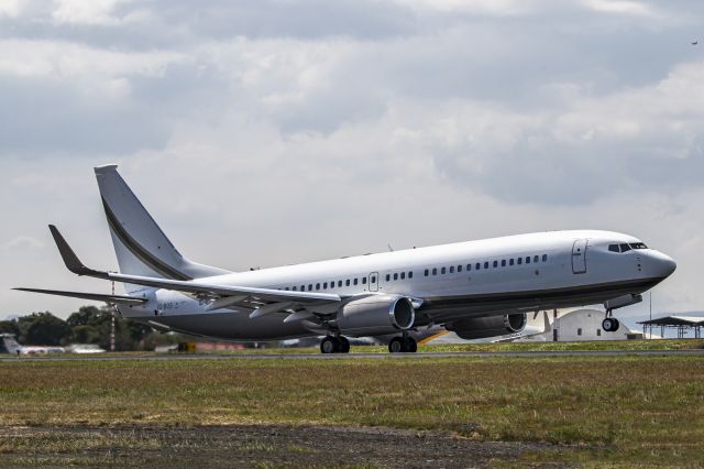 Boeing 737-800 (VQ-BOS)