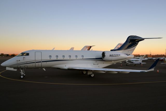 Bombardier Challenger 300 (N608RP)