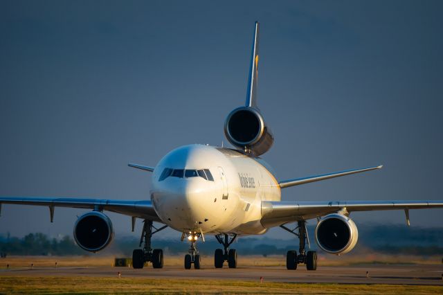 Boeing MD-11 (N293UP) - Evening shooting at Founders Plaza.