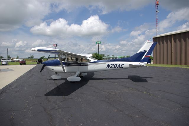 Cessna Skylane (N28AC)