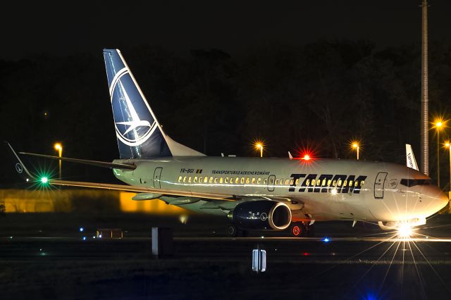 BOEING 737-300 (YR-BGI)