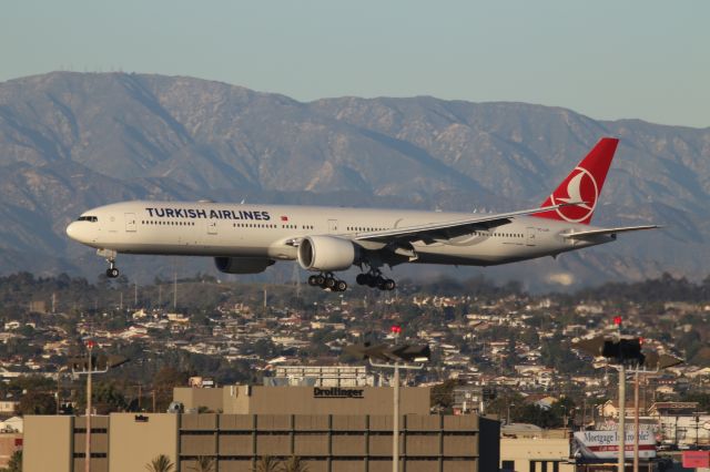 BOEING 777-300ER (TC-JJO)