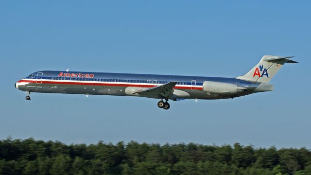 McDonnell Douglas MD-82 (N555AN)