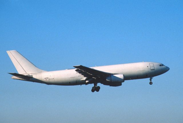 Airbus A300F4-200 (N371PC) - Final Approach to Narita Intl Airport Rwy16R on 2003/11/14