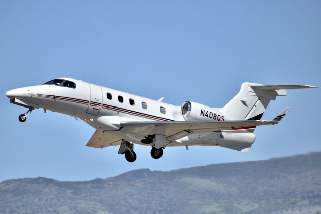 Embraer Phenom 300 (N408QS)