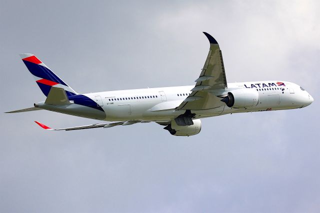 Airbus A350-900 (A7-AMD)