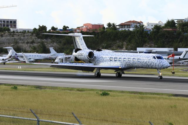 Gulfstream Aerospace Gulfstream V (N236MJ) - Jump man N236MJ landing at TNCM St Maarten.