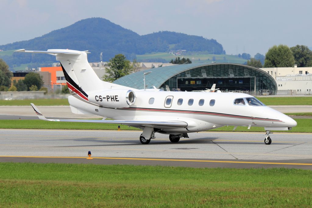 Embraer Phenom 300 (CS-PHE)